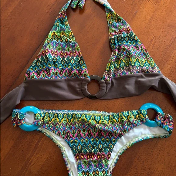 Azai Brazilian Biquinis 🇧🇷 Buzios combo 1 top with 2 bottoms - never worn - Picture 6 of 13